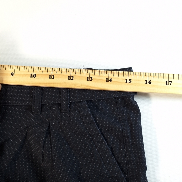 DC Black with White dots Pleated Cain shorts, size 27 - Picture 6 of 10